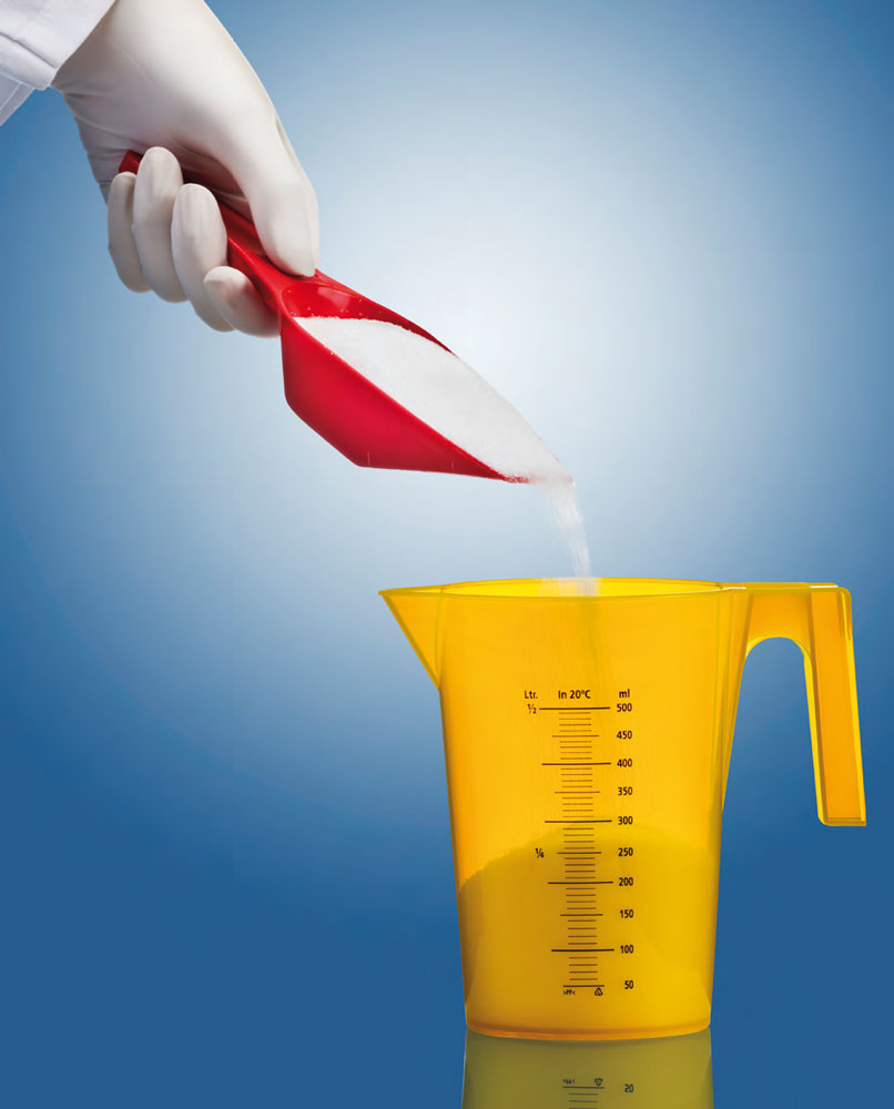 Farbige, transparente und stapelbare Kunststoff Messbecher aus Polypropylen, lebensmittelgeeignet Farbige, transparente und stapelbare Kunststoff Messbecher aus Polypropylen, lebensmittelgeeignet
