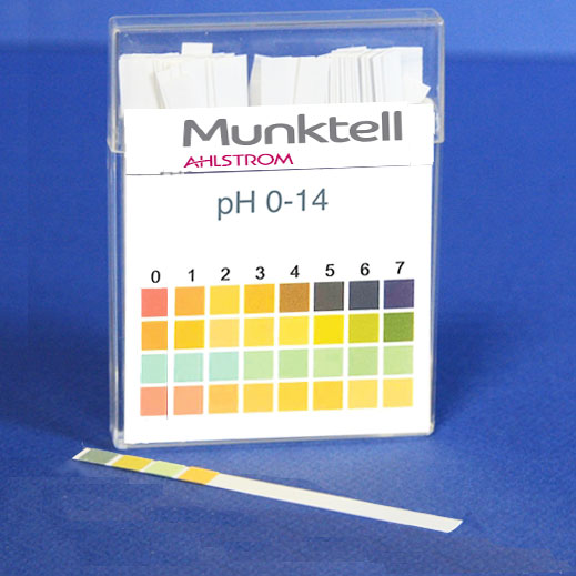 Fixe pH-Wertmessung mit pH-Teststäbchen aus Kunststoff mit Universalindikatorpapier