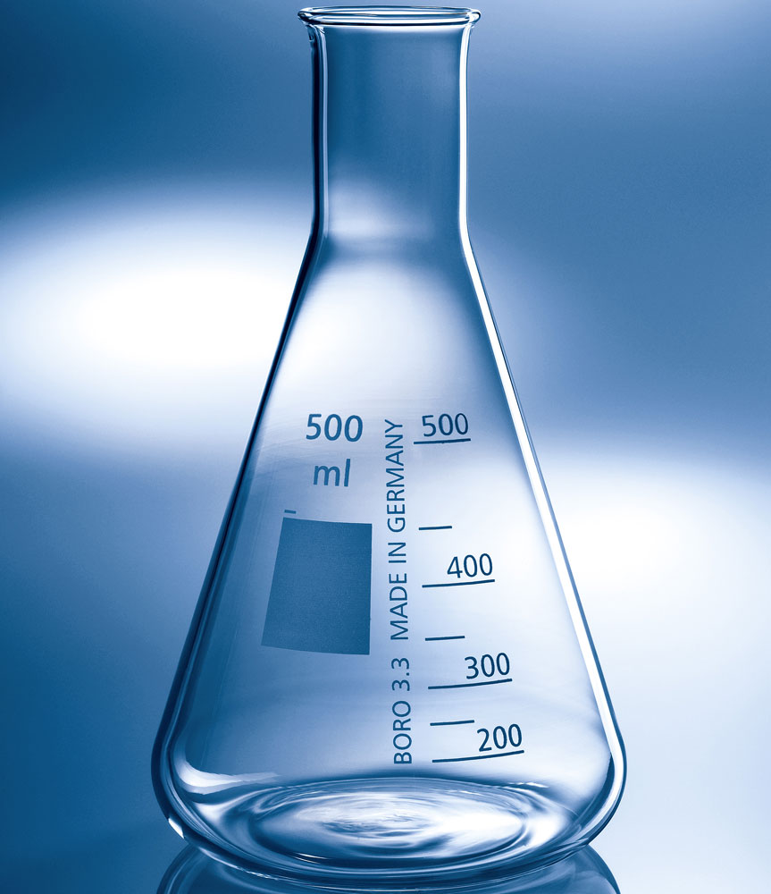 Enghals-Erlenmeyer aus Laborglas-Borosilikatglas 3.3 sind skalierte Glasbehälter aus dem Chemielabor