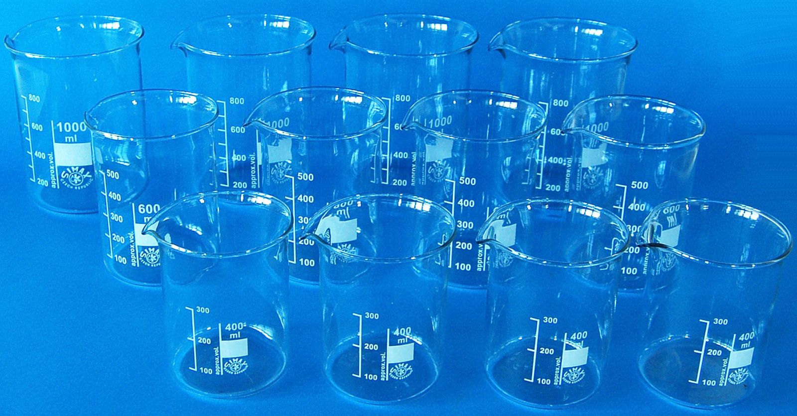 Becherglas (Bechergläser) niedrige Form Laborbecher mit Ausguss und Skala