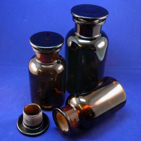 Pulverflaschen mit Glas-Schliffstopfen in Braunglas